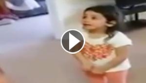 بالفيديو.. طفلة تحاول اقناع والدها ان احمر الشفاه ليس ماكياجا