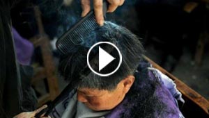 صور تسريحات شعر غريبة  ينفذها حلاق صيني باستخدام النيران