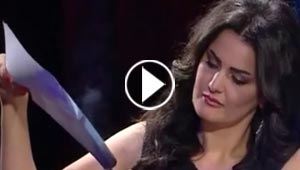 فيديو الراقصة سما المصري تحرق صور محمد مرسي على الهواء 