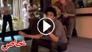 فيديو قديم للكينج محمد منير يغنى أغنية “عدوية