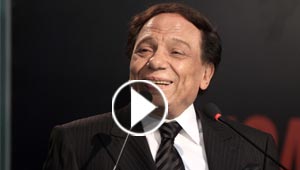 امرأة في بيت عادل امام تصنع الاعاجيب وتجعل المستحيل واقعا.. تعرف عليها