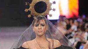 صور رويدا المحروقي تصدم الجمهور وتعرض فستان زفاف أسود  