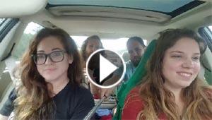 بالفيديو.. انقلاب سيارة على انغام الموسيقى وصورة سيلفي