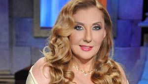ما سبب هروب خادمة نادية الجندي ورفضها العمل لديها