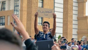 طالبة مصرية جامعية تطلب يد المطربة المغربية جنات لشقيقها