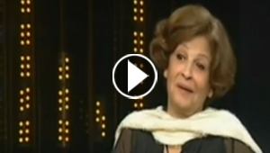 بالفيديو.. عائشة الكيلاني تتفاخر باجراء 30 عملية تجميل وتحلم بتغيير لون عينيها