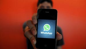 الشتائم عبر واتساب تكلف المقيمين في الامارات غاليا جدا.. غرامات وسجنا وابعادا ايضا