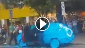 فيديو رائع: انصار ذوي الاحتياجات الخاصة يلقنون سائقا درسا لن ينساه 