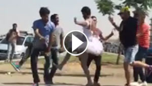 فيديو.. مصري يعرض نفسه للاهانة بارتدائه زي راقصات الباليه