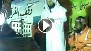 فيديو مؤثر:عامل نظافة يتلو آيات من القرآن الكريم بصوت مذهل