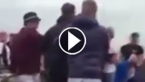فيديو مروع.. شاهد كيف ضرب شاب صديقه بزجاجة في وجهه..