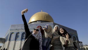 ظاهرة السيلفي تجناح كل الفئات والاجناس في جميع انحاء العالم