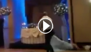 عروس تفقد وعيها اثناء الرقص.. بضربة من قدم عريسها!!