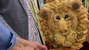 بالصور.. فنون الخبز تجعل وجه الأسد على رغيف ثلاثي الأبعاد