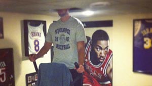 صور كاشفة.. هكذا تتحول هيبة طول القامة الى خيبة مضروبة في خيبة