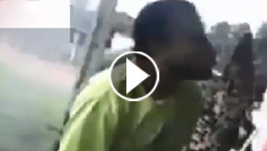 فيديو بحري.. قبلة بين رجل وتمساح تنتهي بموقف مؤلم