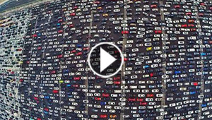 ماذا يحدث عندما يتحول طريق الـ 50 حارة في الصين الى 20 حارة