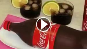 طريقة مبتكرة لتصميم كعكة على شكل زجاجة كوكاكولا.. شاهد