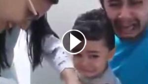 فيديو طريف.. رد فعل والد على بكاء طفله الصغير بسبب حقنة