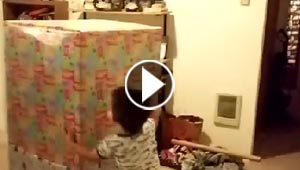 كيف يكون رد فعلك عندما تحصل على هدية غير متوقعة؟ فيديو