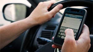 شركة لدفن الموتى تروج لاستخدام الهاتف وقت قيادة السيارة!
