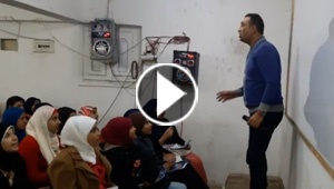 العالمي حسام هارون: مدرس تاريخ يعلم طلابه باغاني المهرجانات الشعبية