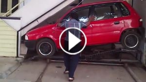 مساحة صغيرة تتسع لسيارة كبيرة في ساحة منزل.. شاهد واستفد
