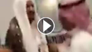 اغرب هدية يحظى بها عريس يوم زفافه.. شاهد الفيديو