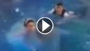 مفاجأة كادت تهلك العروس وسط عجز العريس عن انقاذها.. فيديو