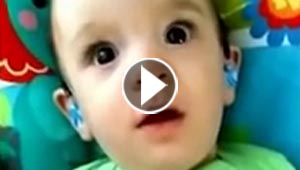 شاهد رد فعل طفل اصم يسمع صوت امه لاول مرة في حياته