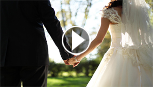 عشيقة سابقة تصدم عريسا يوم زفافه بأسوأ مفاجأة لم يكن يتوقعها.. فيديو