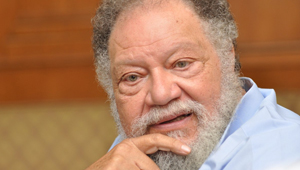  يحيى الفخراني يغضب من الرئيس التونسي ويغادر مهرجان أيام قرطاج