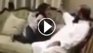 طفلة تتغزل بوالدها بكل براءة وتسحر الملايين بطرافة حديثها.. فيديو