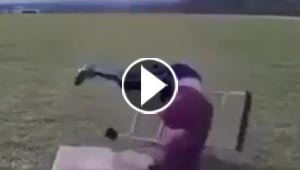 شاهد وتمتع ولا تجرب.. هذه اغرب السقطات المحرجة بعين الكاميرا