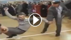 بالفيديو.. شاب يشعل فيس بوك برقصته