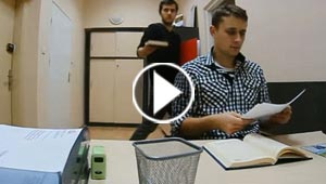 بالفيديو.. شابان يقومان ببعض الخدع السريعة