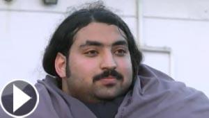 رجل يزن 440 كغم يأكل 4 دجاجات و36 بيضة كل يوم.. فيديو