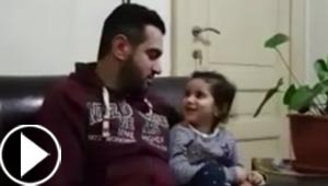 فيديو مدهش.. طفلة تصحح أخطاء والدها أثناء تلاوته القرآن الكريم