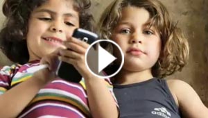 هذه مخاطر نشر صور الأطفال بمواقع التواصل.. احذروها!