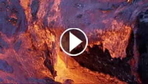 فيديو مرعب وصور مخيفة من الحمم البركانية الملتهبة في (فتحة الجحيم)!
