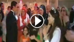 ماذا يحدث عندما يكون العريس اهلاوي والعروس زملكاوية؟ فيديو