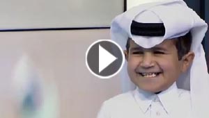 شبل قطر يُدخل مذيعة في نوبة ضحك على الهواء.. فيديو