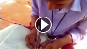 مهارة غير عادية لطلاب هنود يكتبون بكلتا اليدين معا.. فيديو