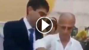 بالفيديو.. والد عروس يعرض زوجها لموقف محرج
