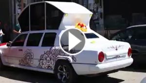 غزة تصنع اغرب سندريلا مخصّصة لزفة العرسان.. فيديو وصور