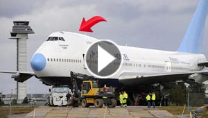 ما هو سبب هذا الانحناء في مقدمة طائرات البوينغ 747؟