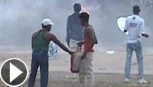 فيديو وصور غريبة: قرويون في الهند يهاجمون بعضهم بالألعاب النارية للتسلية!