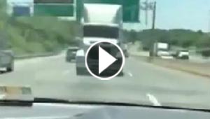 شاب يوهم والدته ان شاحنة سوف تسحقهما فماذا كان رد فعلها؟!