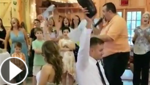 12 مليون شاهدوا العروسين وهما يلعبان معا في حفل زفافهما! فيديو