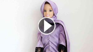 جنة معلمة القرآن.. دمية محجبة تتلو آيات من سور القرآن! فيديو